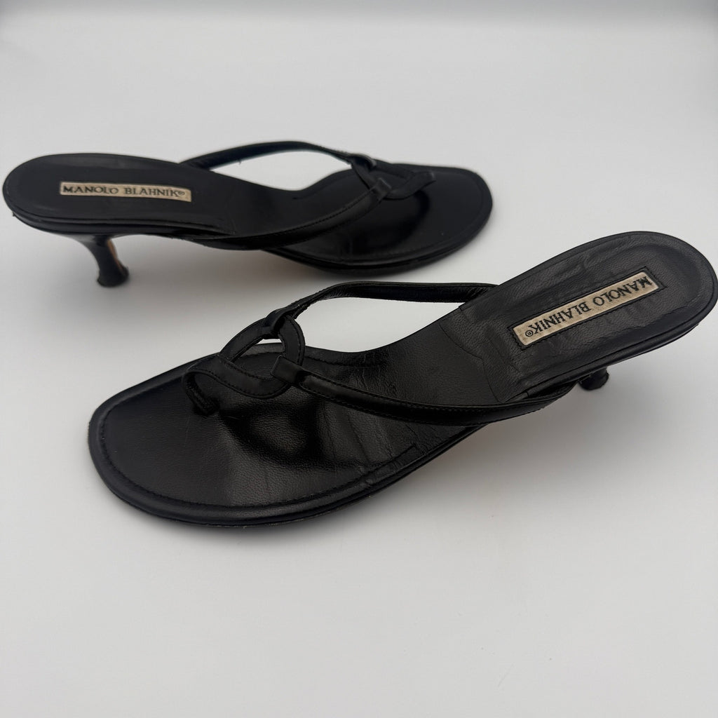 Vintage Manolo Blahnik Thong Sandal Kitten Heel in Black Patent Leather