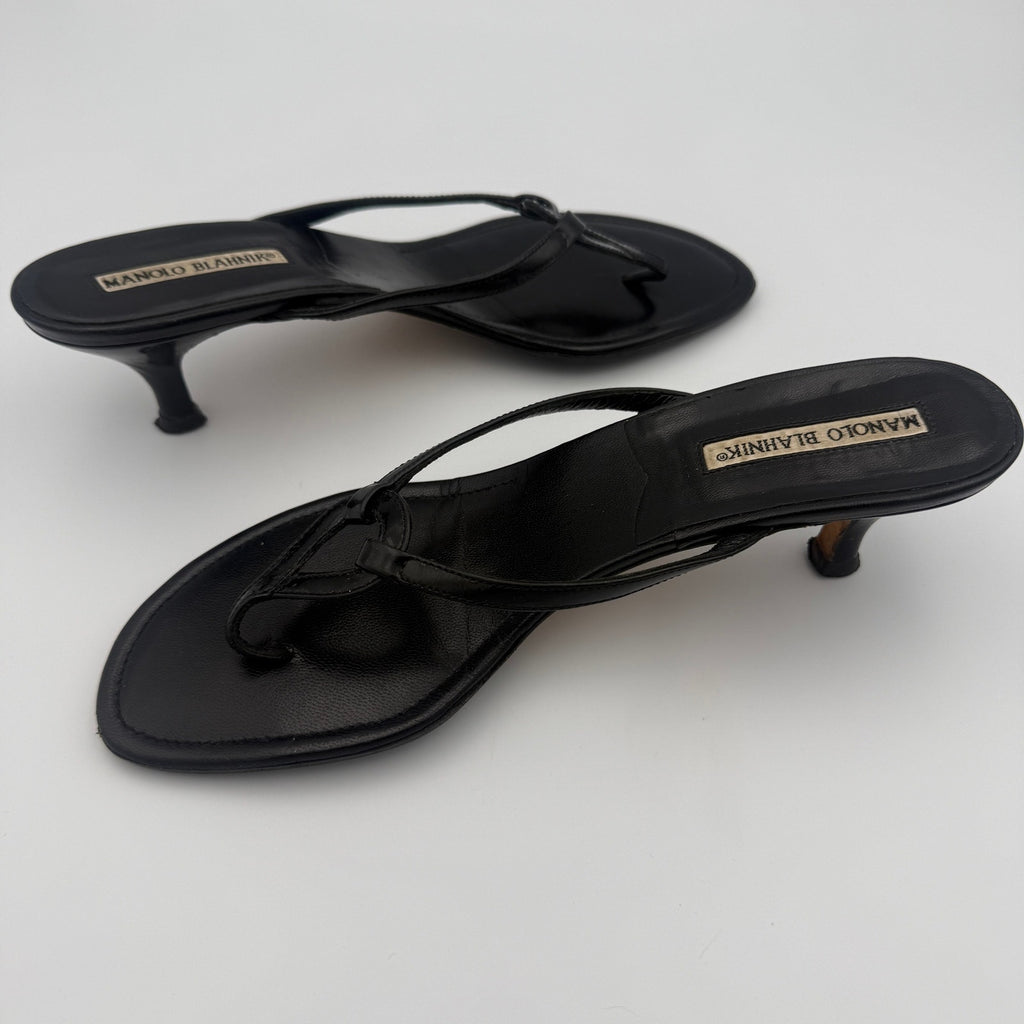 Vintage Manolo Blahnik Thong Sandal Kitten Heel in Black Patent Leather